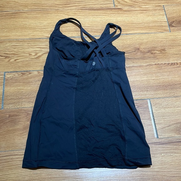 Lululemon Floral Workout top! - Picture 2 of 4